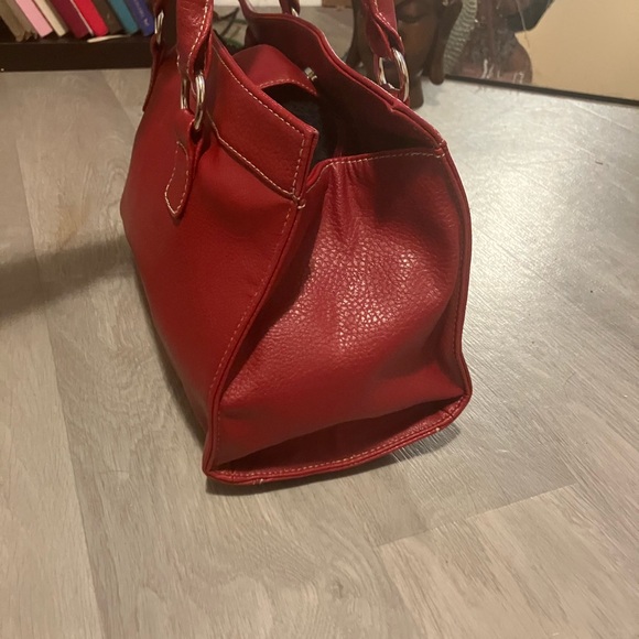 Sag Harbor Red Shoulder Bag - Picture 6 of 8